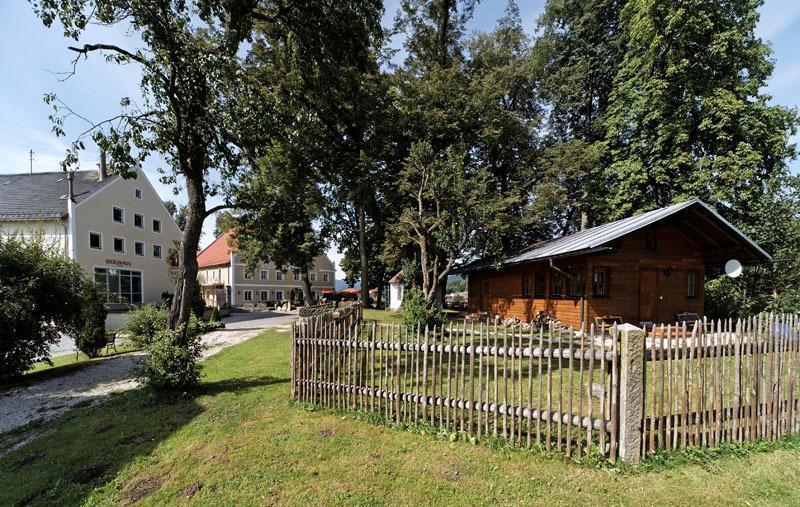 Brauerei-Gasthof Eck Hotell Böbrach Eksteriør bilde